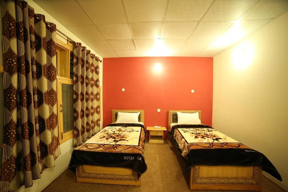 Eden Lake View Hotel Karimabad  Eksteriør bilde
