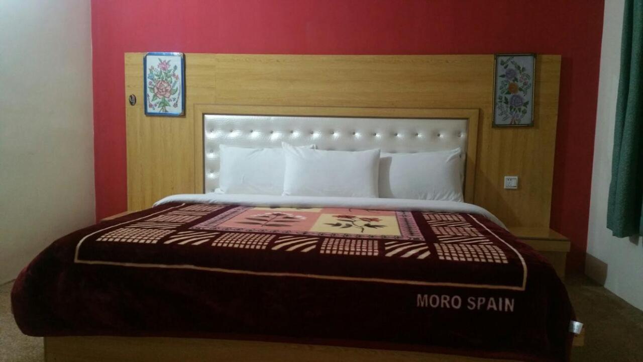 Eden Lake View Hotel Karimabad  Eksteriør bilde