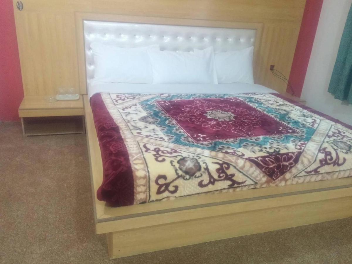 Eden Lake View Hotel Karimabad  Eksteriør bilde
